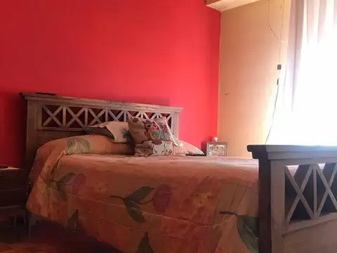 Casa 6 ambientes con 2 baños