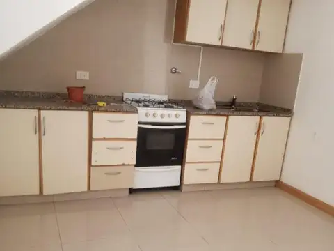 Depto Tipo Casa en Alquiler de 3 ambientes