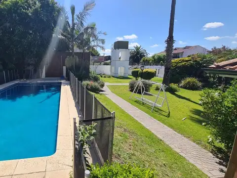 VENTA  CASA CON PILETA QUILMES OESTE