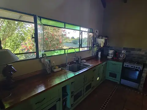 Casa 4 ambientes con 2 baños