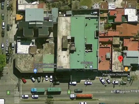 Avenida Hipólito Yrigoyen y Uruguay