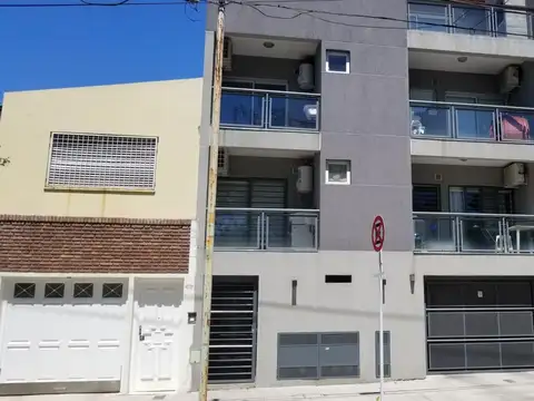 2 AMBIENTES CON COCHERA CFTE.CON BALCON