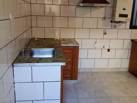 Depto Tipo Casa en Alquiler en Lanus Oeste, $ 450.000