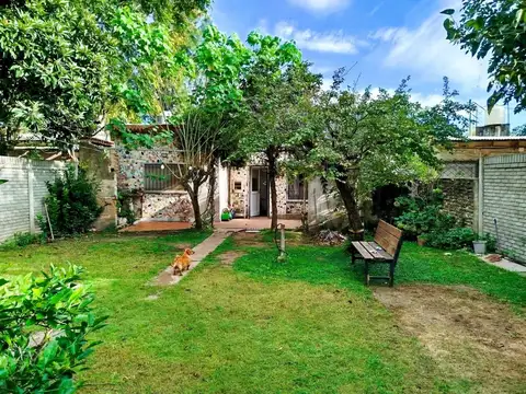 OPORTUNIDAD - NUEVO VALOR - Casa con Jardín