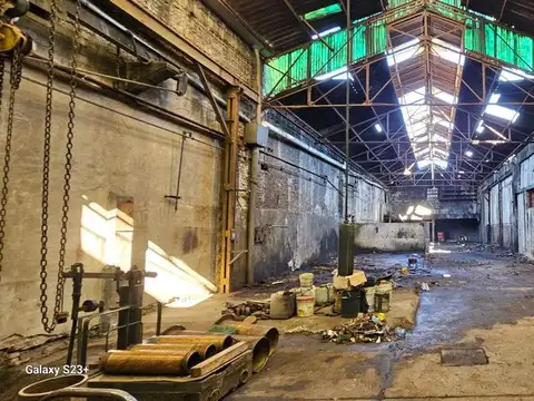 GALPÓN EN VENTA CON DEPTO DE 2 AMB LANUS