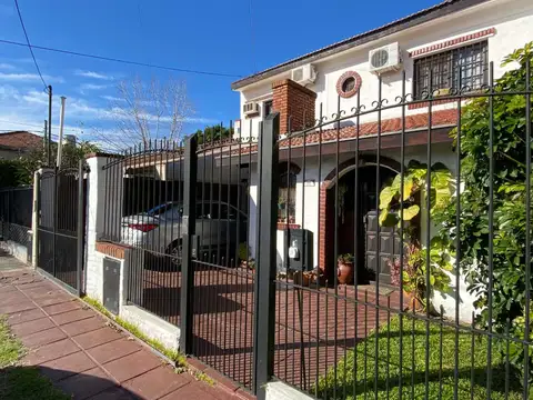 VENTA CASA 4 AMB V.ADELINA JARDIN PILETA PARRILLA