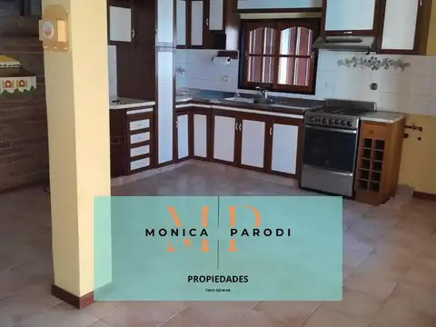 Casa 5 ambientes con 2 baños