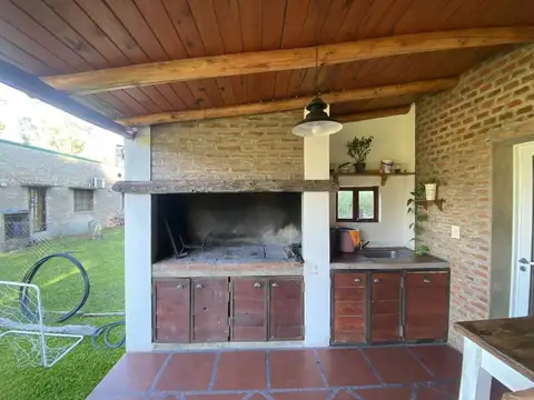 QUINTA CON GRAN PATIO VERDE en ARROYO LEYES