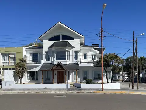 Casa en venta sobre costanera