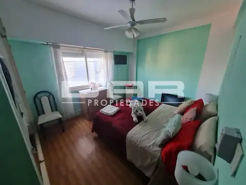 EXCELENTE UBICACION  2 AMB LUMINOSO CON COCINA SEPARADA