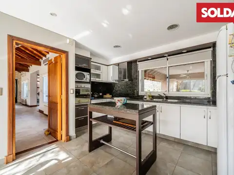 Casa 5 ambientes con 7 baños