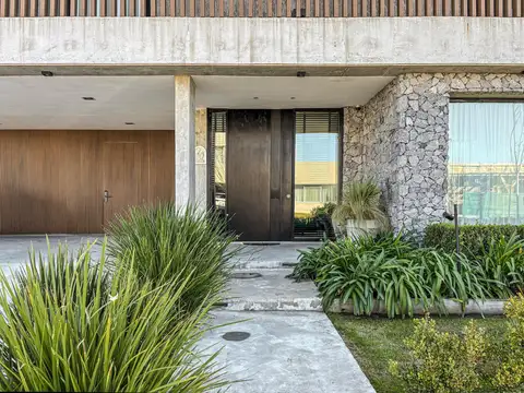 Casa 11 ambientes con 5 baños