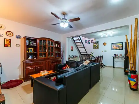 CASA 3 DORMI GARAGE Y JARDIN VENTA APTA CREDITO