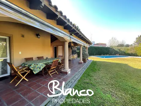 Casa en Venta con 4 cocheras