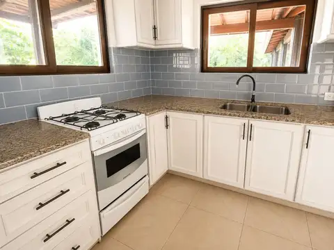 CASA 5 AMB EN DOBLE LOTE C/QUINCHO. LA MARTONA