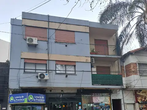 Venta departamento 3 amb al frente con balcon en Olivos