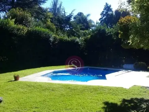 Casa en Venta con 2 cocheras