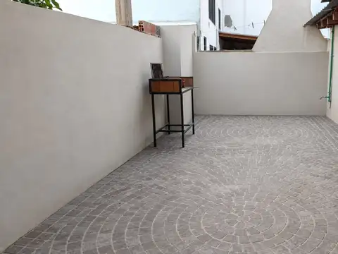 Depto Tipo Casa en Venta en Bernal, USD 95.000