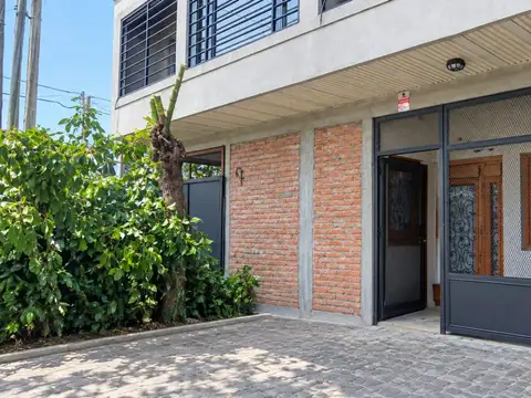 Depto Tipo Casa en Venta con 2 cocheras