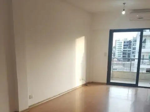 2 ambientes con Balcon con parrilla piso alto, muy luminoso