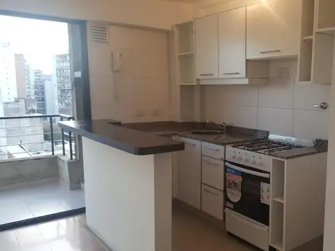 2 ambientes con Balcon con parrilla piso alto, muy luminoso