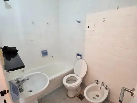 MONOAMBIENTE  FRENTE  KITCHINETTE- BAÑO COMP - MUY LUMINOSO