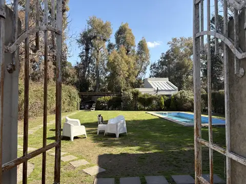 Casa en Venta con 3 cocheras