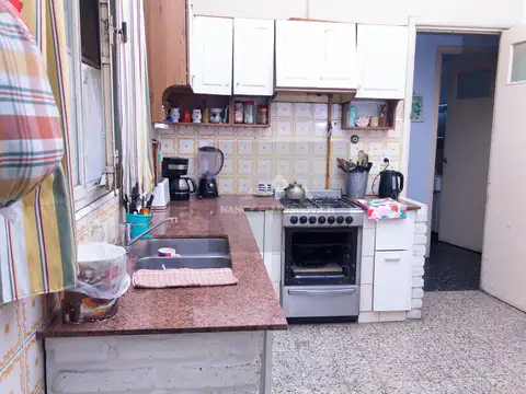 Casa en venta 5 amb en Ciudadela con patio, cochera y depto 2 amb.