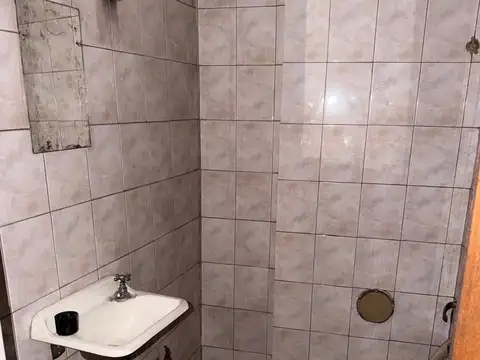 Venta en Block – Edificio con Galpón, Local y 4 Departamentos – Lomas del Mirador