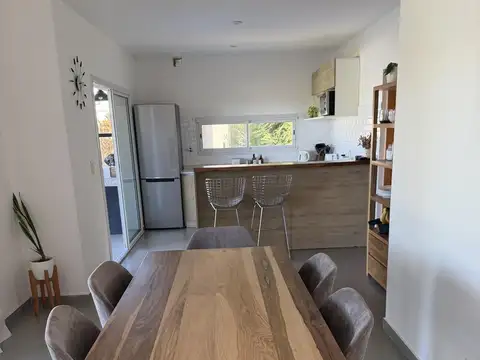 CASA A LAGUNA EN VENTA EN EL CANTON NORTE