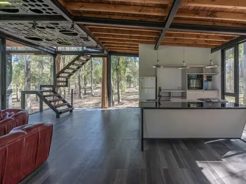 VENTA - CASA 3 DORMITORIOS, PATIO VERDE Y PISCINA. BARRIO CERRADO CAMPO TIMBO.