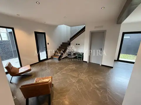 Casa en Venta en Villa Sarmiento, USD 265.000
