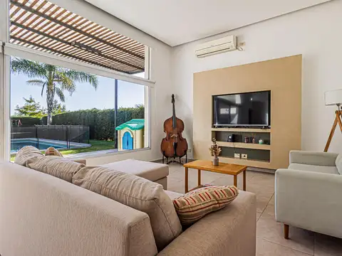 Casa en Venta en El Cantón, Escobar – 4 Dormitorios, Pileta y Parque