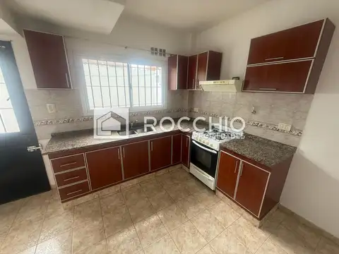 Depto Tipo Casa en Alquiler en Jose Leon Suarez, $ 900.000