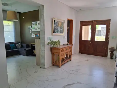 Casa 7 ambientes con 4 baños