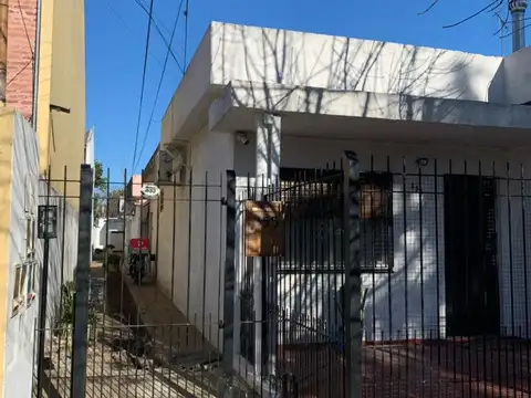 Venta. Muñiz. J J Paso 335. Departemanto 3 amb con patio de 29 m²