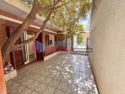 VENTA CASA 4 AMBIENTES CON COCHERA Y TERRAZA - VILLA PUEYRREDON