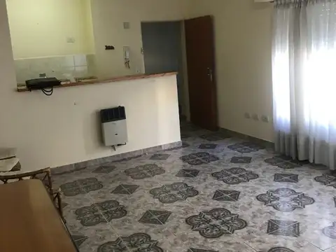 excelente monoambiente en primer piso con bajas expensas (solo  5 departamentos)