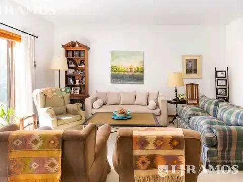 Casa 5 ambientes con 2 baños