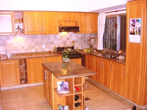 Casa 4 ambientes con 3 baños