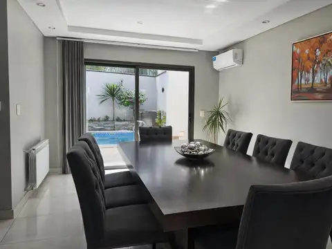 Casa 7 ambientes con 4 baños