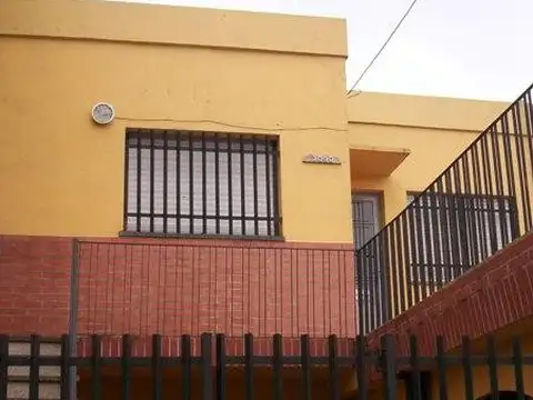 Planta alta de dos dormitorios con terraza. IMPUESTOS A CARGO DEL PROPIETARIO