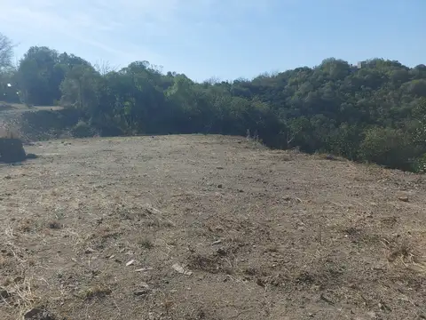 Terreno en venta en Corral De Barrancas con Movimiento de Suelo y Servicios , Listo para construir