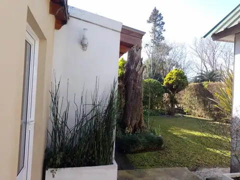 Casa 2 ambientes con 2 baños