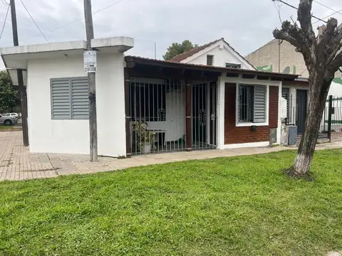 CASA EN VENTA LA PLATA PH FRENTE 2 DORMITORIOS