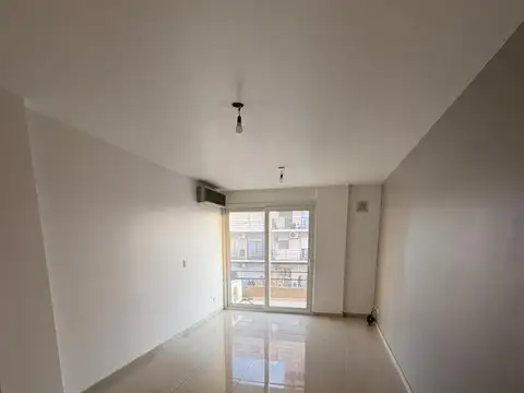 Departamento 2 amb. al frente en Monte castro. A metros de Lope de Vega