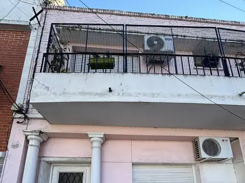 PH 2 ambientes con patio. Vicente López.