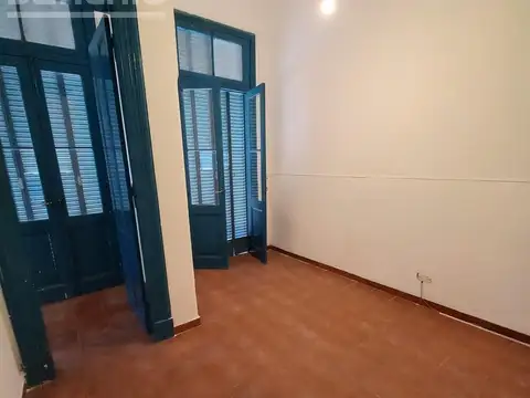 Depto Tipo Casa en Alquiler en Abasto, $ 550.000