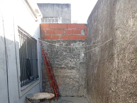 OPORTUNIDAD PH 3 AMB. AL FONDO EN MUNRO CON PATIO  PERMUTA POR CASA EN LA COSTA Y DEP. 2 AMB.