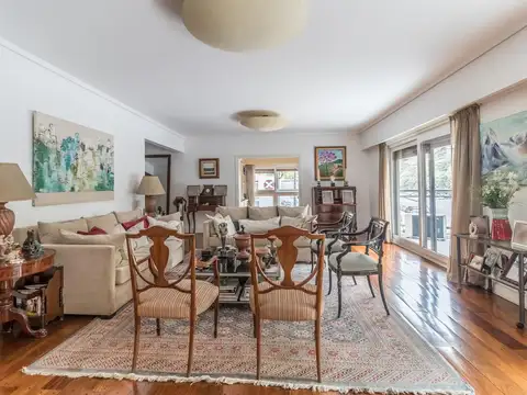 Excelente Departamento en Palermo Chico con 4 dormitorios y balcón. Venta